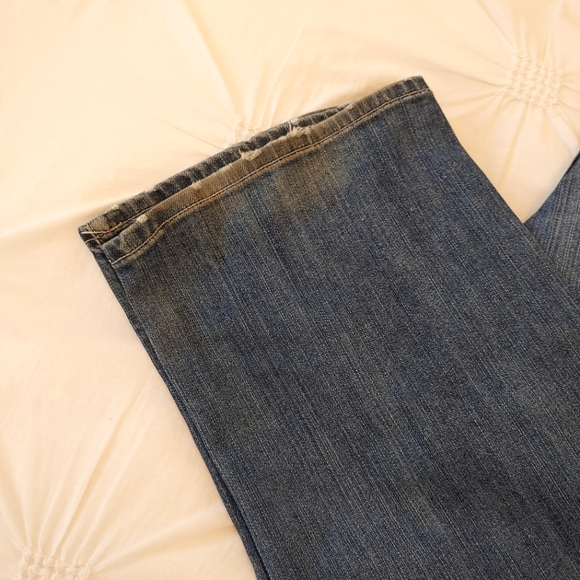 William Rast straight leg medium wash distressed blue jeans. Size 34 - Picture 9 of 9